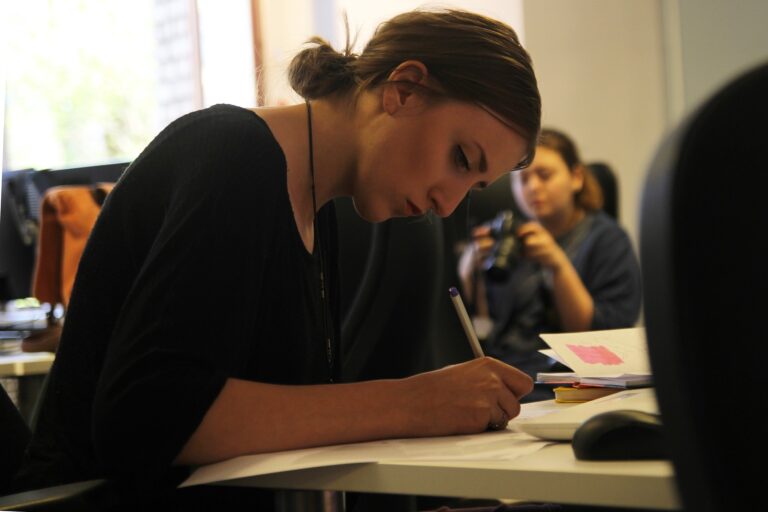 女性が日本社会でキャリアアップしていくために必要なことは？2つのポイントを解説。
